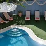 Anna Platanou Hotell *