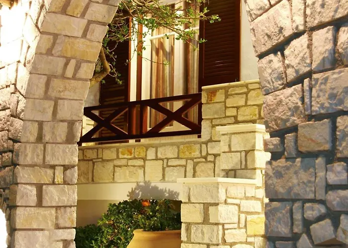 Anna Platanou Hotell *